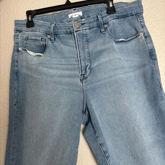 Good American Cropped High Rise Light Wash Jeans Size 16 - Picture 2 of 7